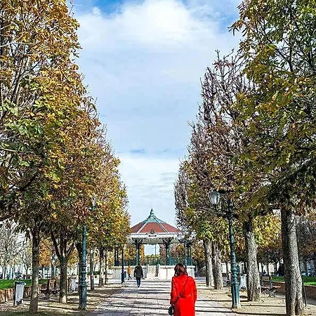 Paris كليشي